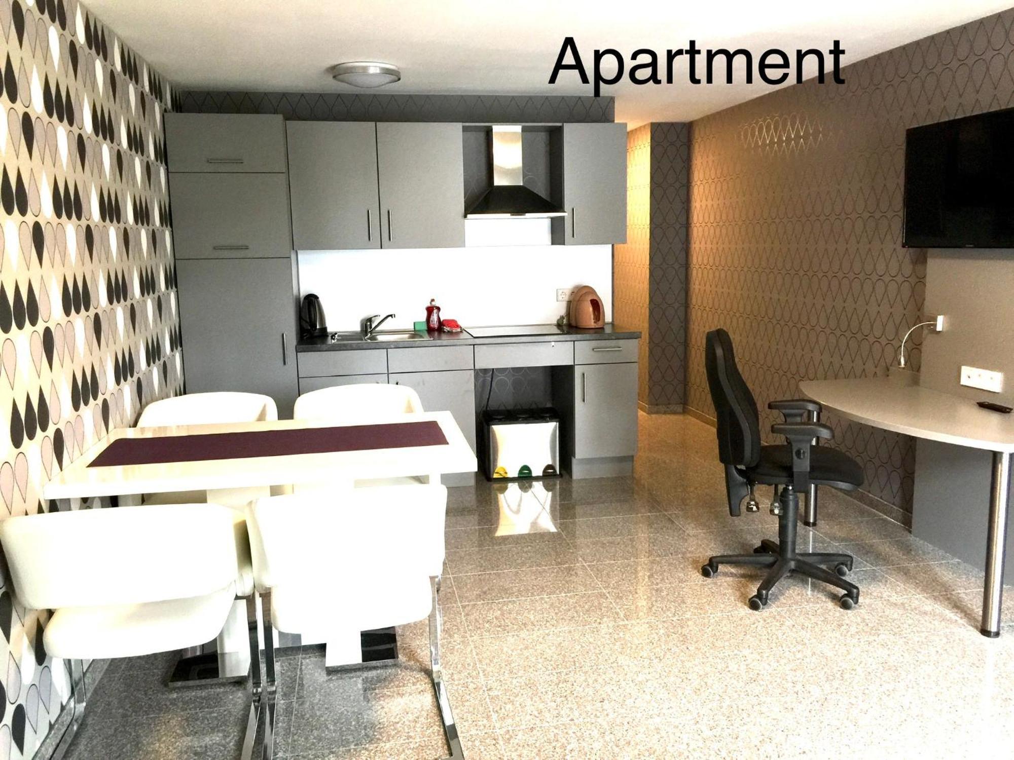 Hotel Mythos "Apartments" มาร์กโกรนิงเกน ภายนอก รูปภาพ